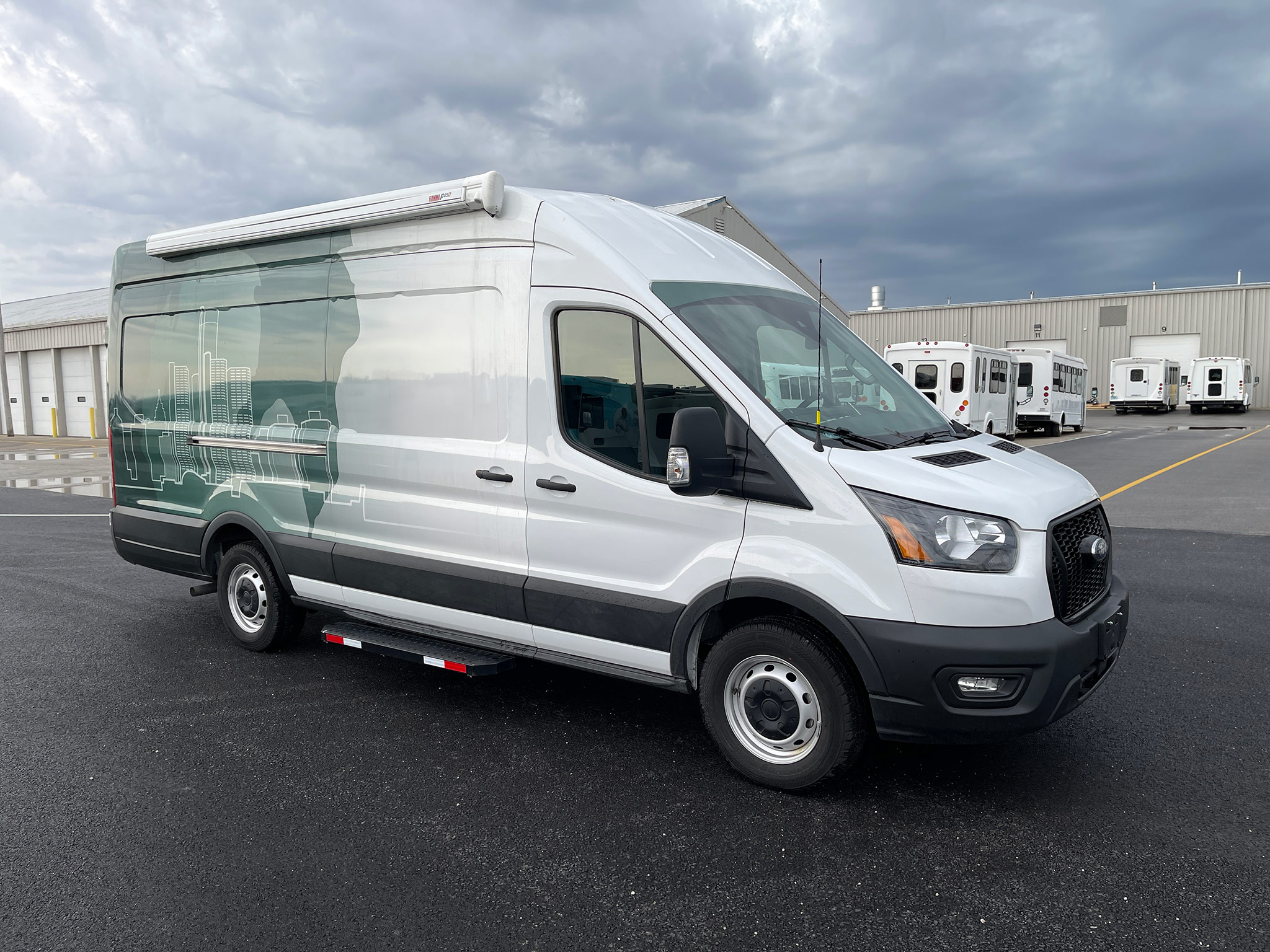 2021 Ford Transit Unit
