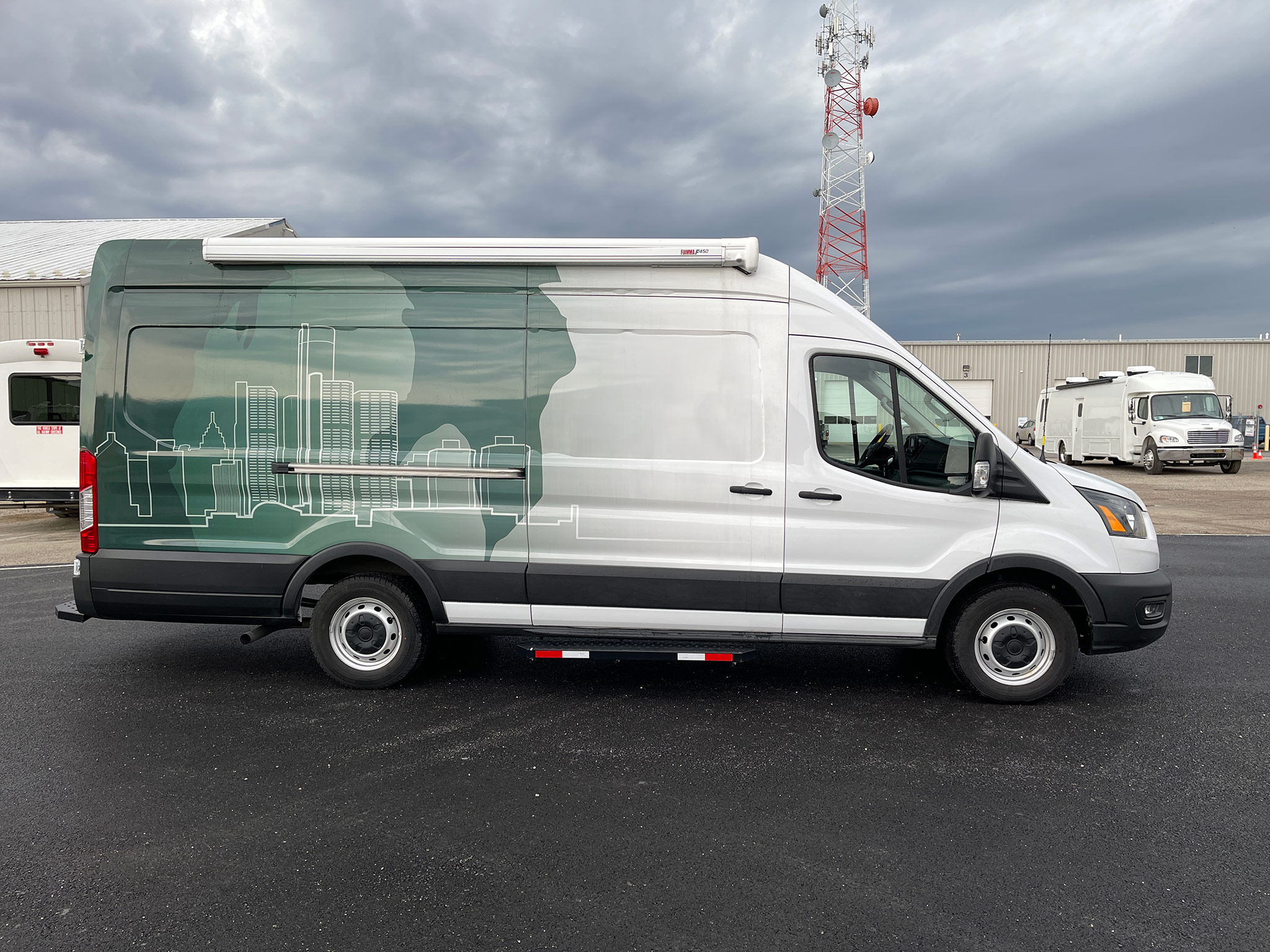 2021 Ford Transit Unit Exterior