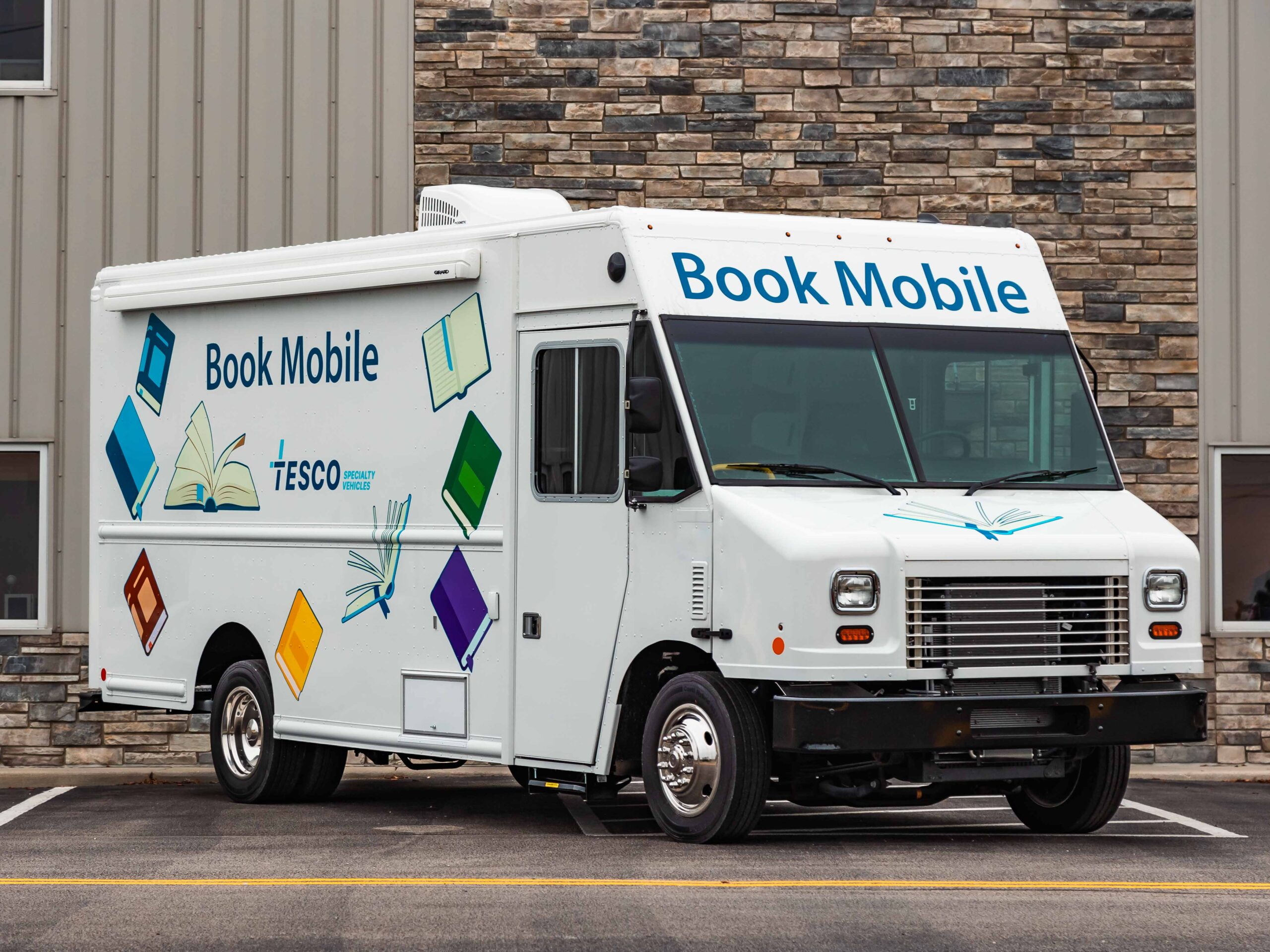 25ft One Room Bookmobile with Wheelchair Lift