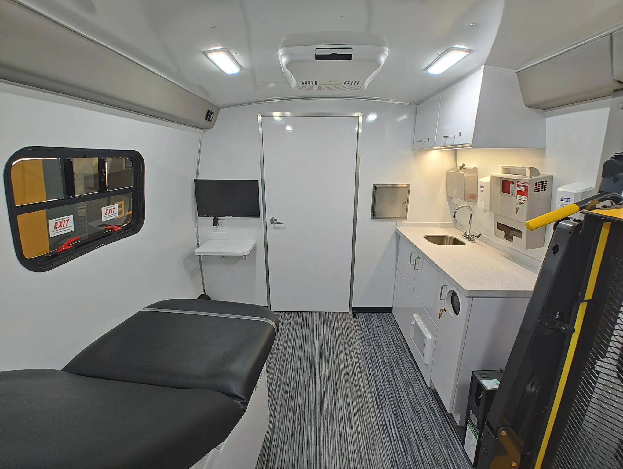 37ft three room ada mobile medical clinic