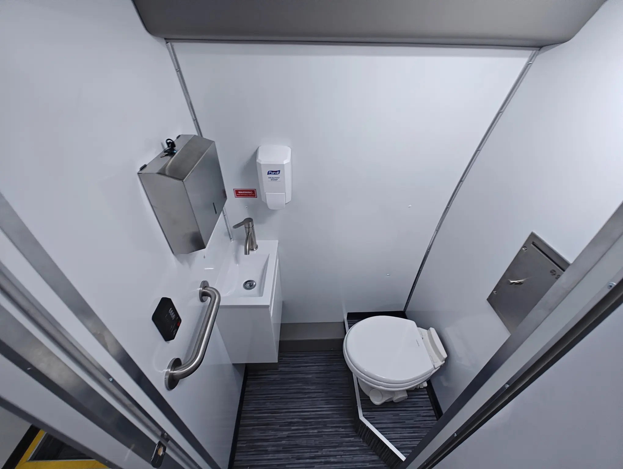 37ft three room ada mobile medical clinic