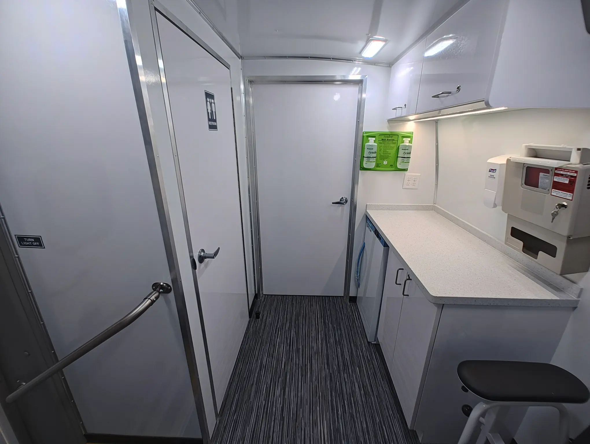 37ft three room ada mobile medical clinic