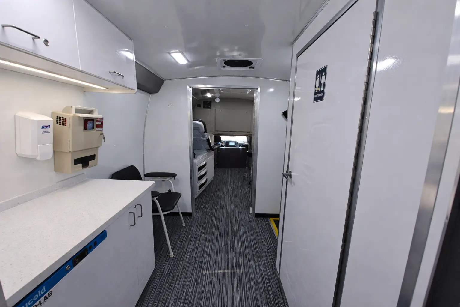 37ft three room ada mobile medical clinic