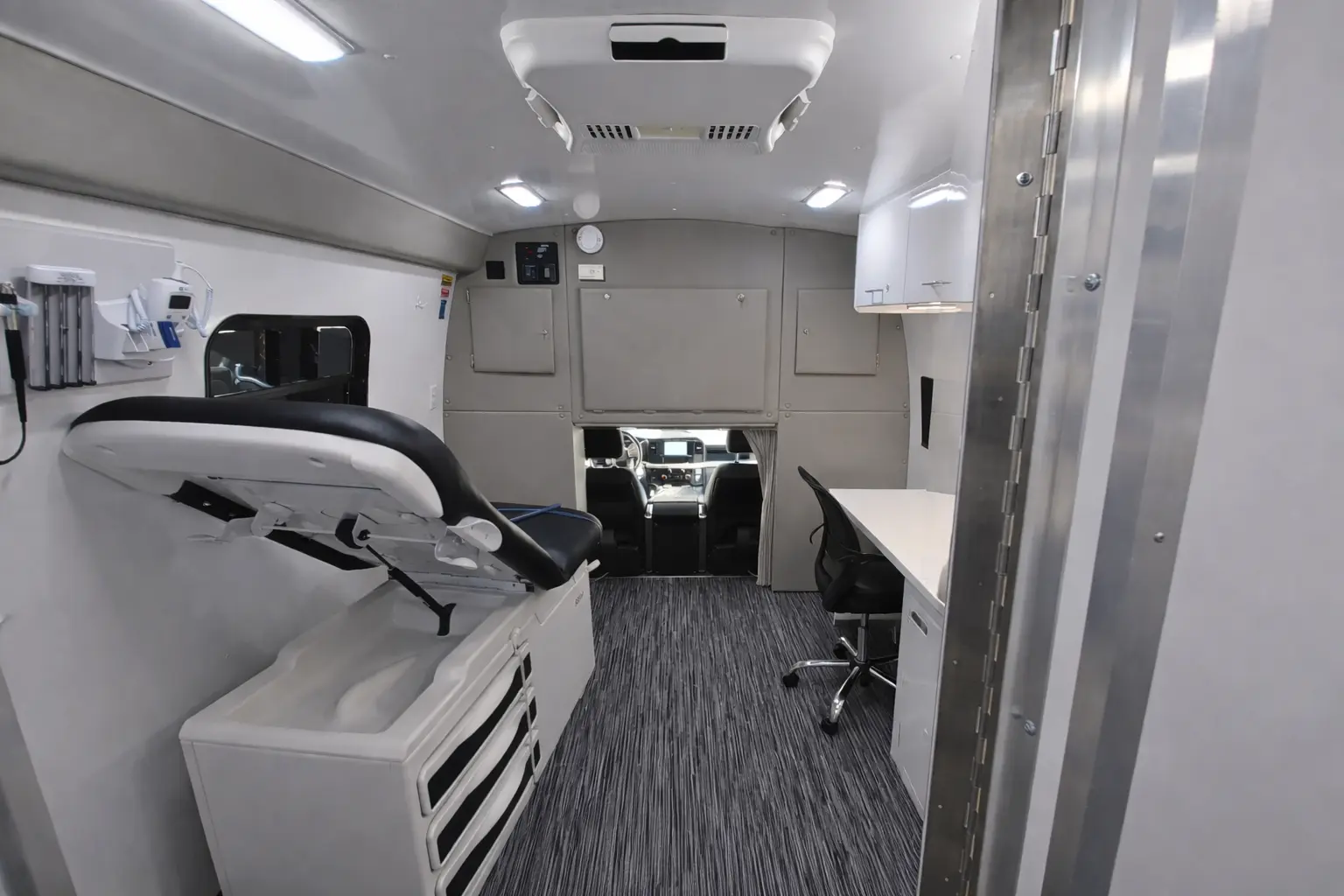 37ft three room ada mobile medical clinic