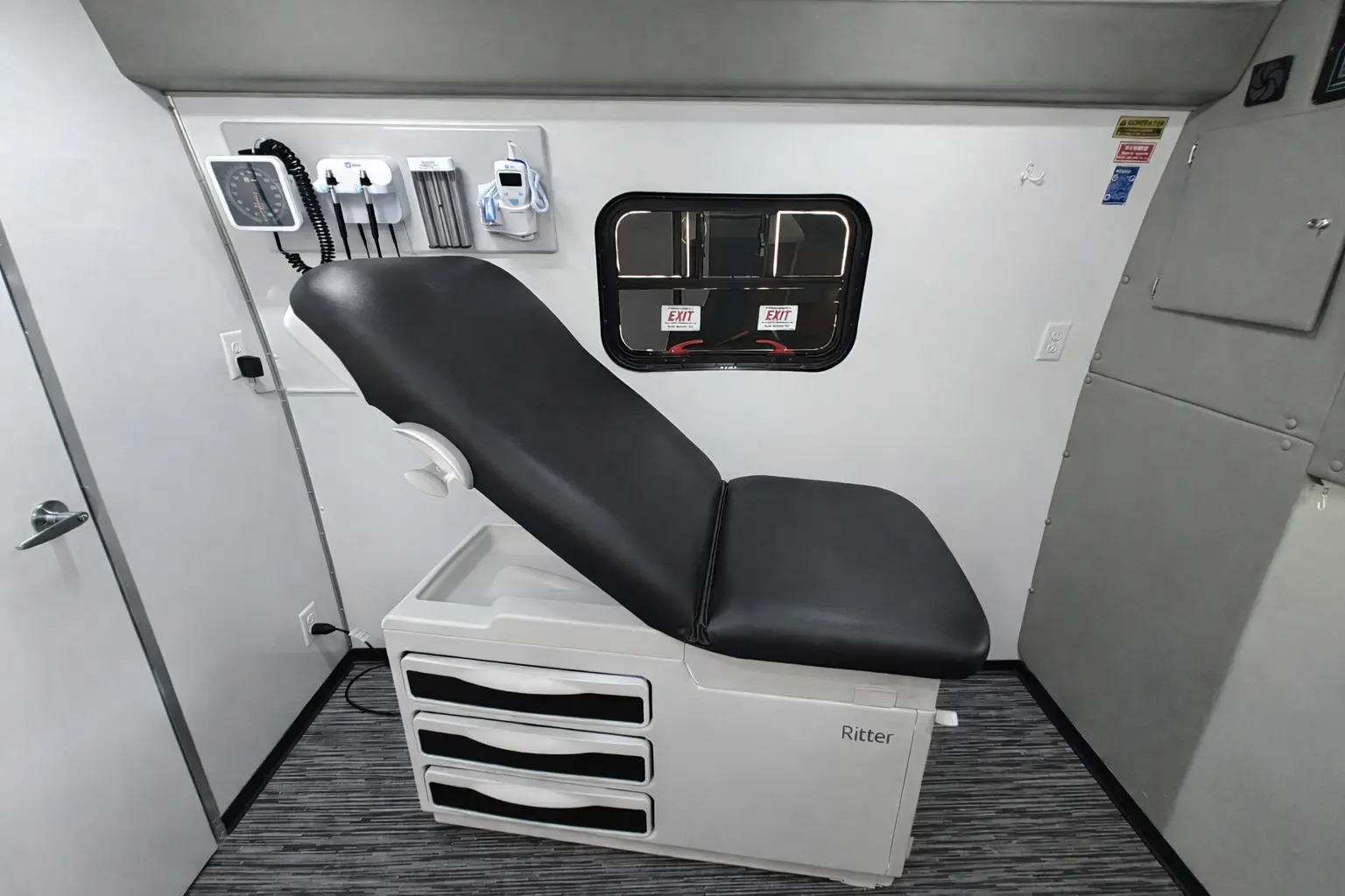 37ft three room ada mobile medical clinic