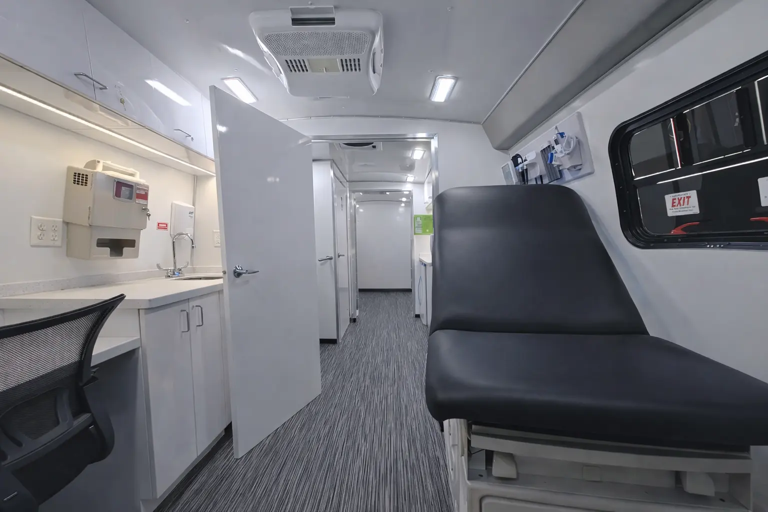 37ft three room ada mobile medical clinic