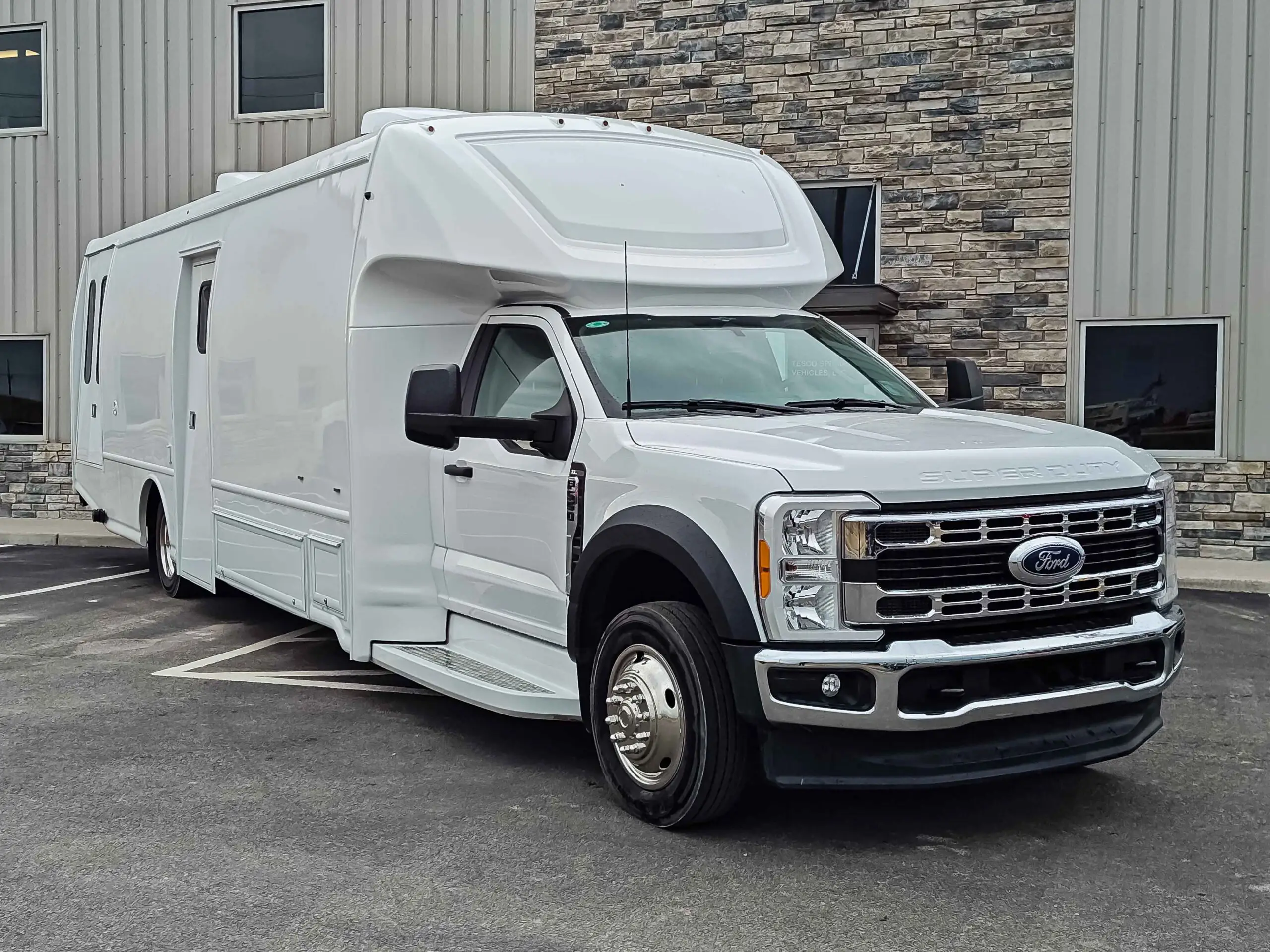 Two Room Mobile Dental Unit with Wheelchair Lift, Group L