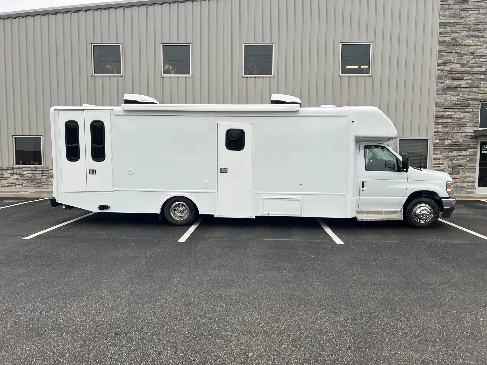 32 Ft Three Room Mobile Medication Unit Exterior