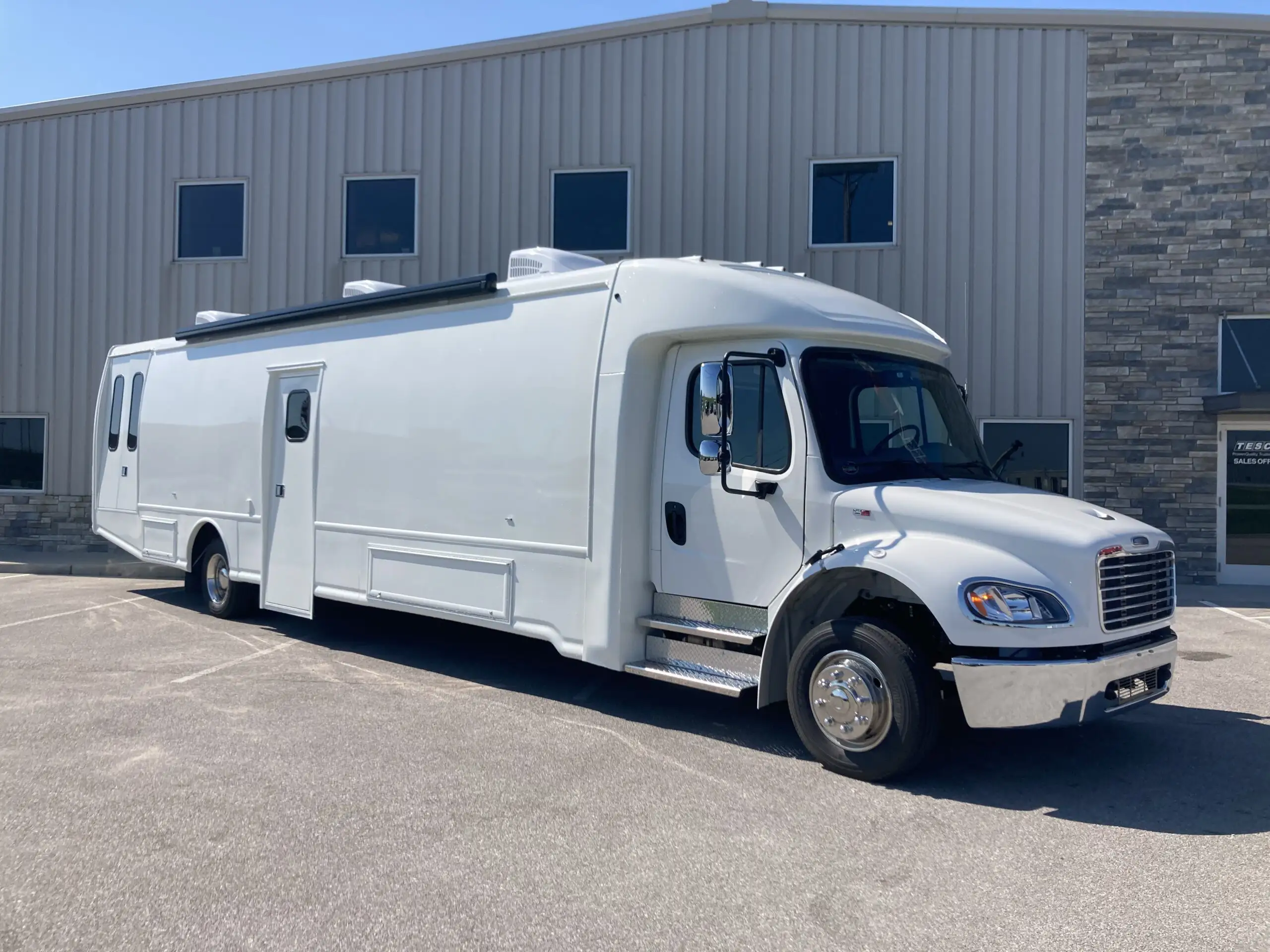 40 Ft Three Room Mobile Medication Unit Exterior