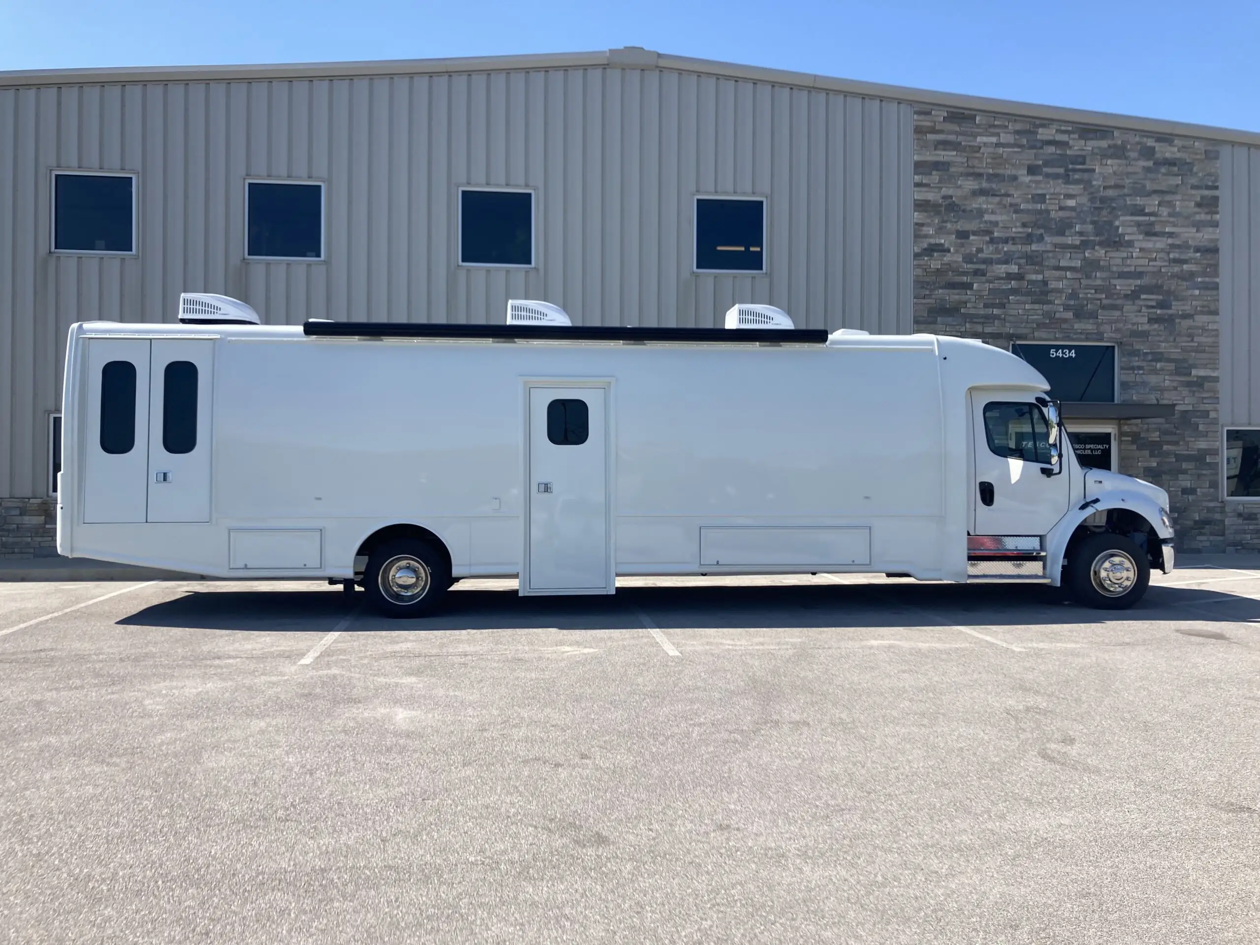 40 Ft Three Room Mobile Medication Unit Exterior