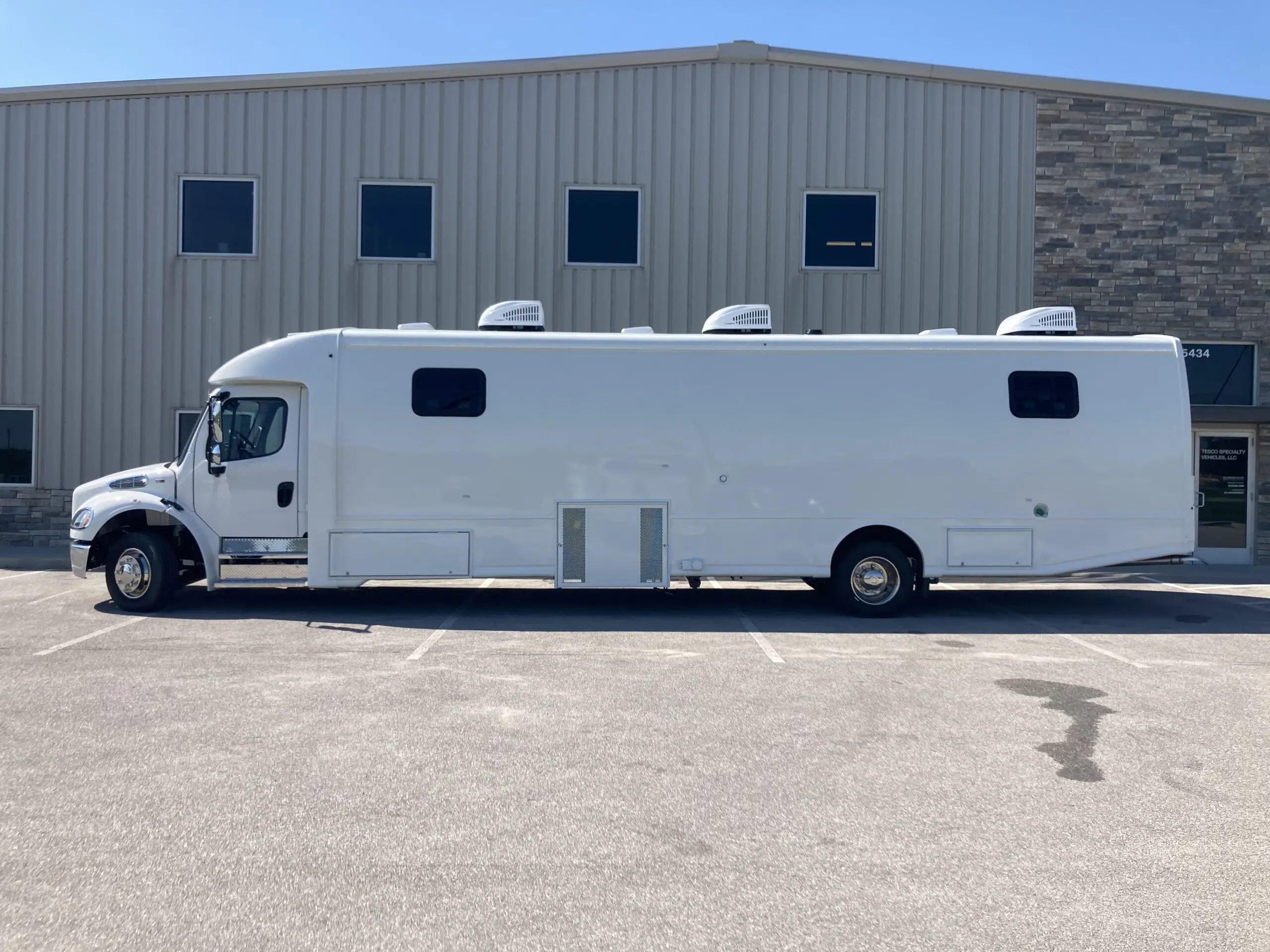40 Ft Three Room Mobile Medication Unit Exterior