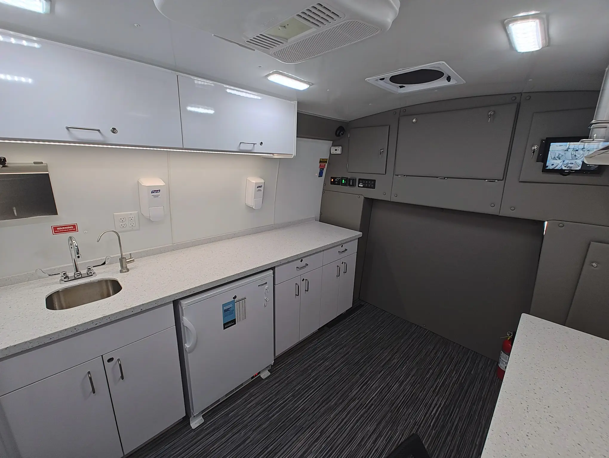 40 Ft Three Room Mobile Medication Unit Interior