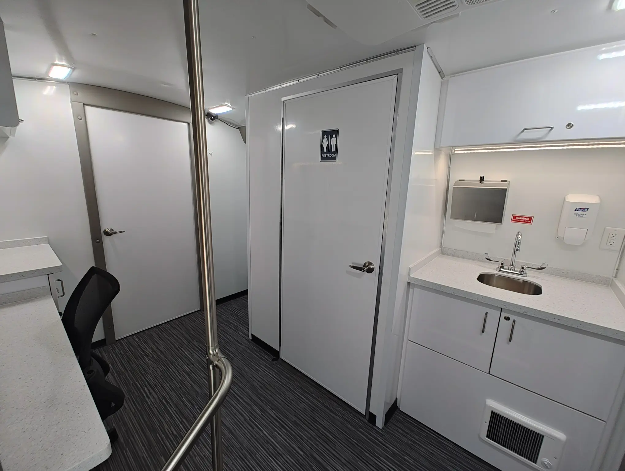 40 Ft Three Room Mobile Medication Unit Interior
