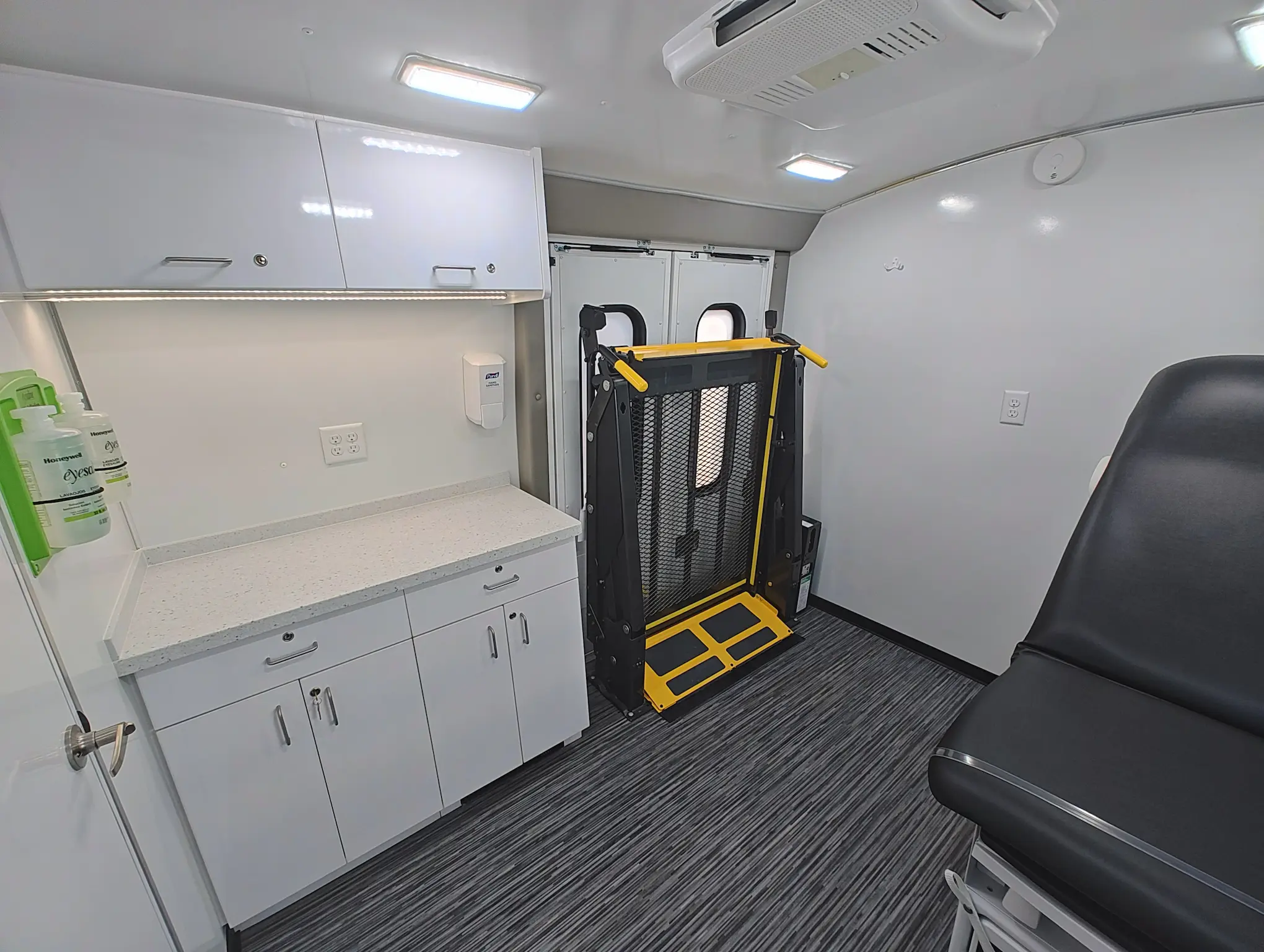 40 Ft Three Room Mobile Medication Unit Interior