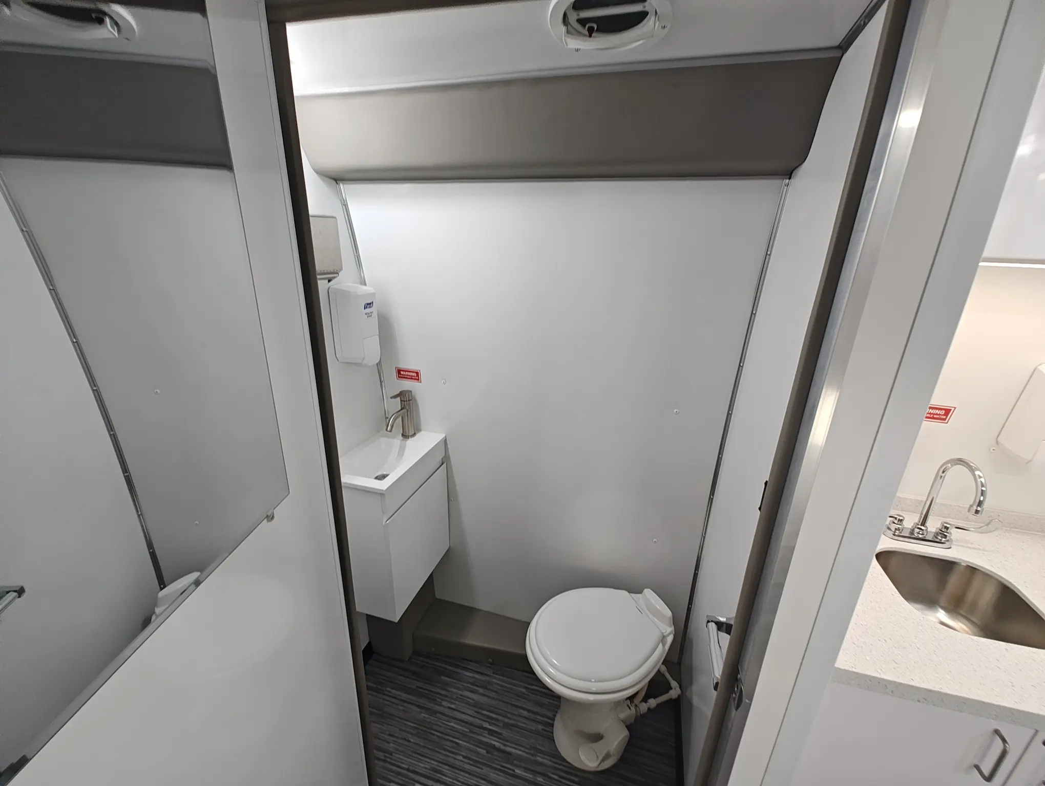 40 Ft Three Room Mobile Medication Unit Interior