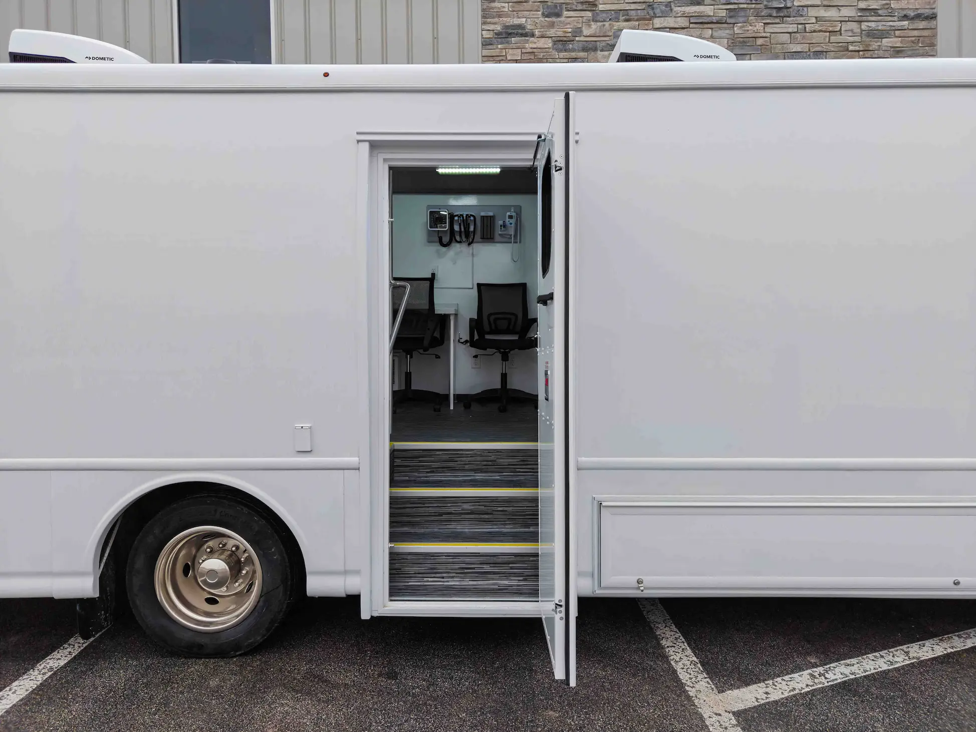 32-Foot Mobile Clinic Stepwell