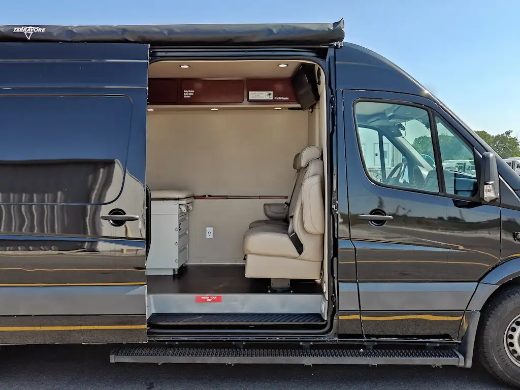 2015 Mercedes Benz Sprinter Mobile Clinic W/ Restroom