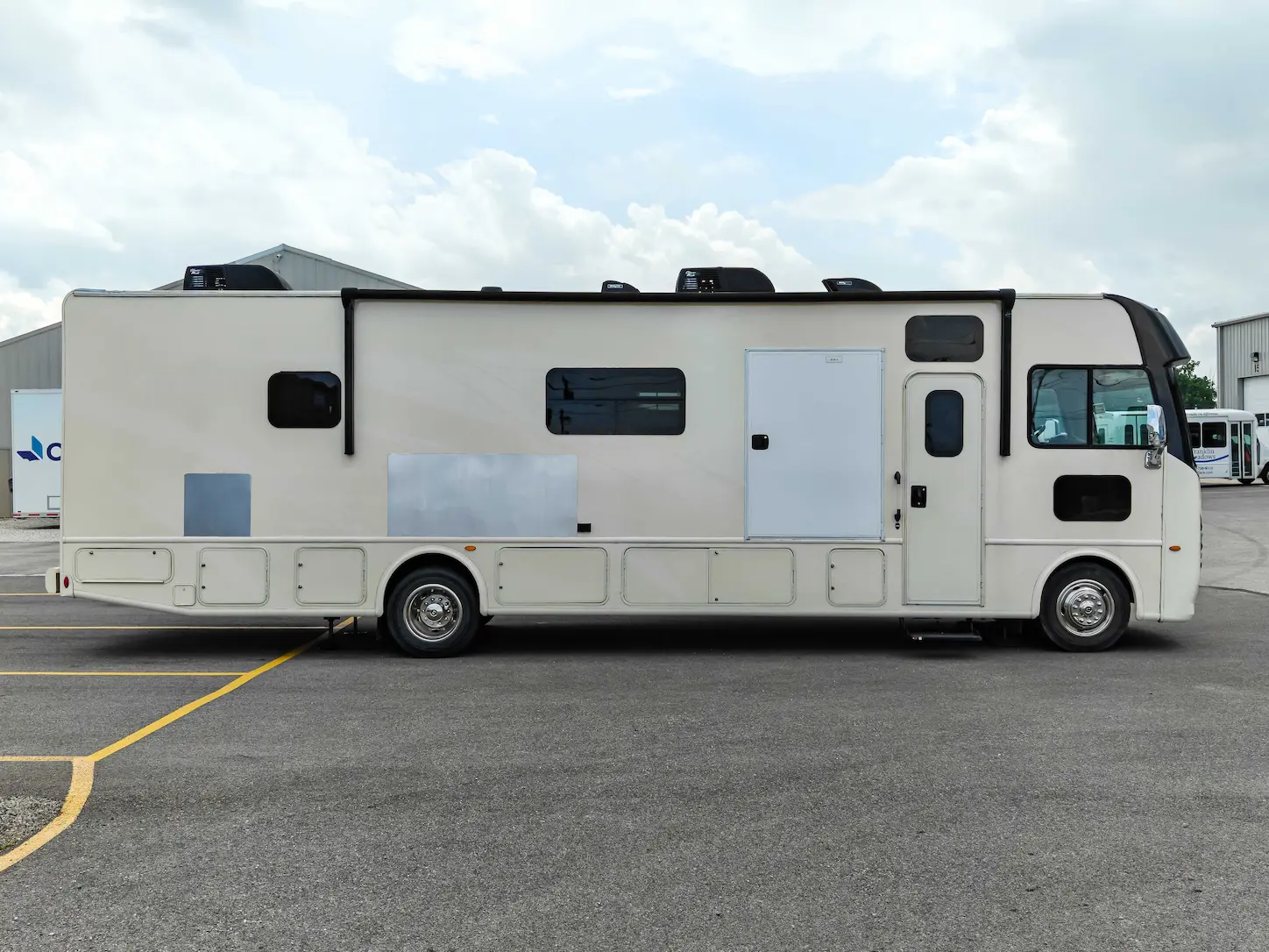 2020 One Exam Room Mobile Clinic w/ Reception Area and Wheelchair Lift