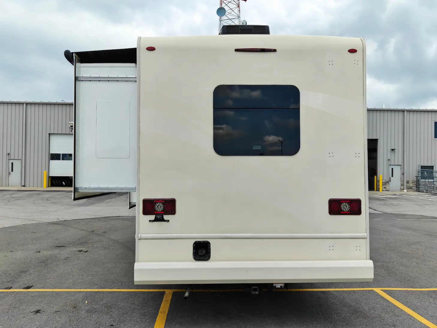 2020 One Exam Room Mobile Clinic w/ Reception Area and Wheelchair Lift