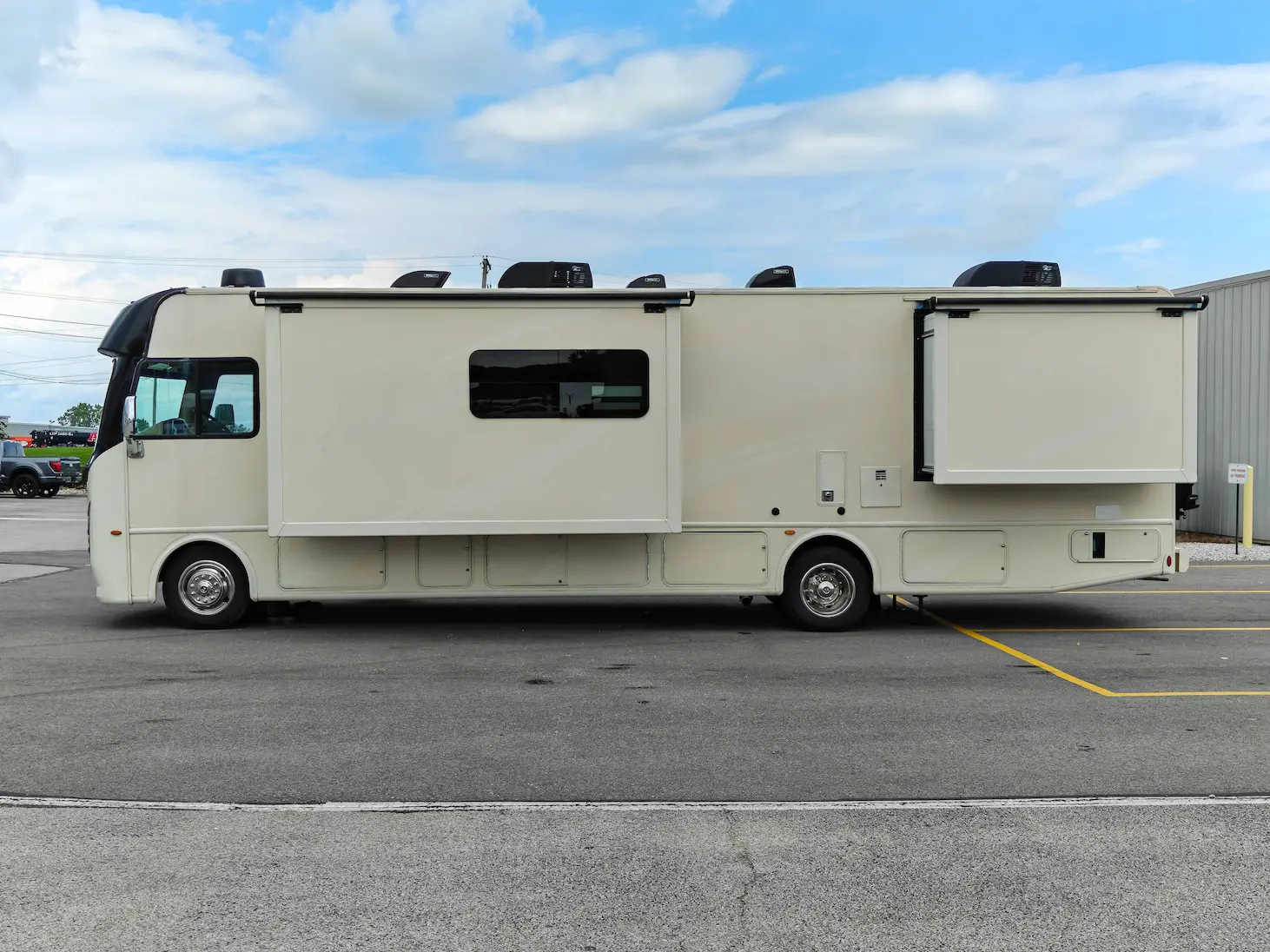 2020 One Exam Room Mobile Clinic w/ Reception Area and Wheelchair Lift