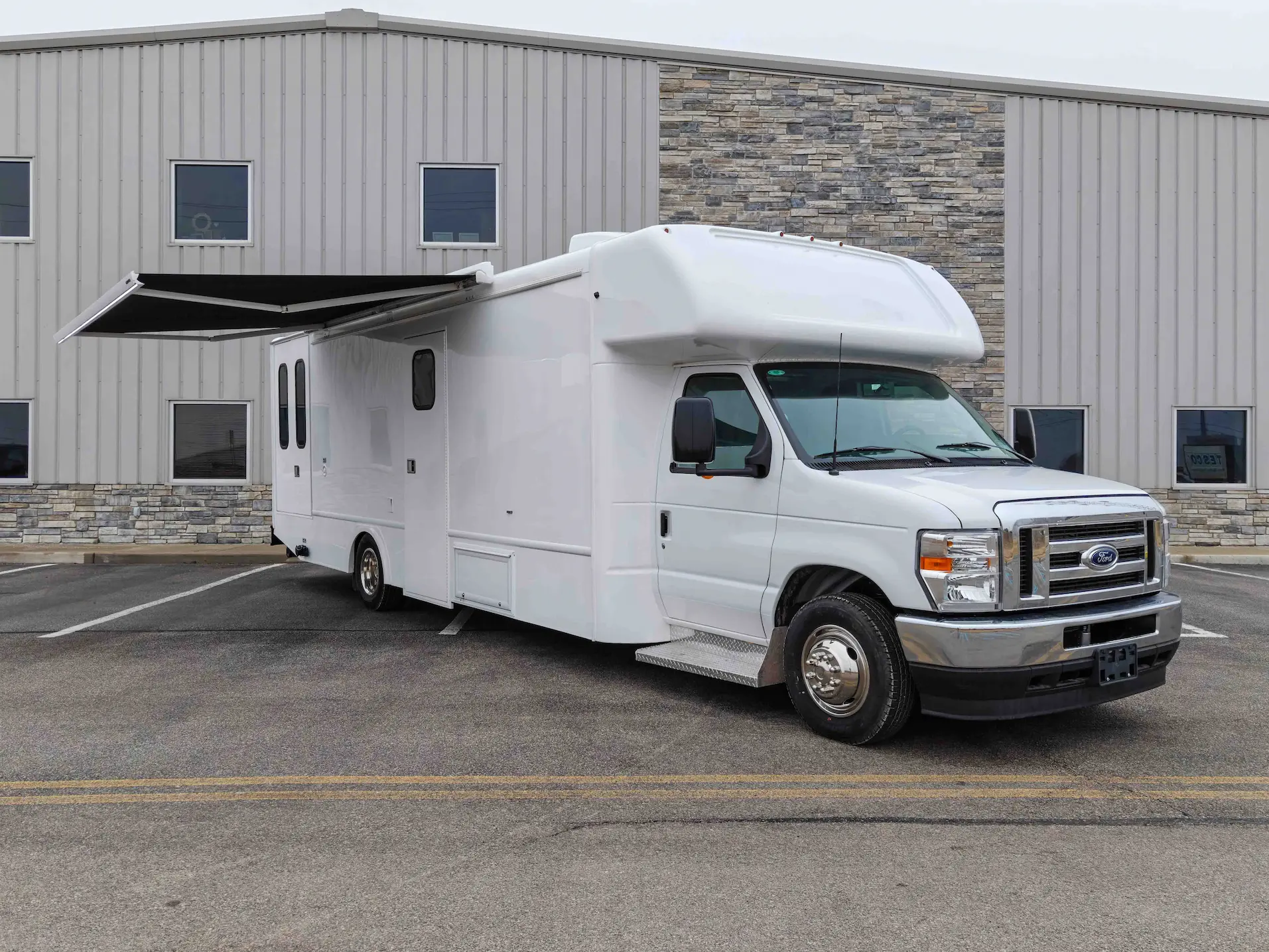 Awning of a 32-Foot Mobile Clinic, Group M