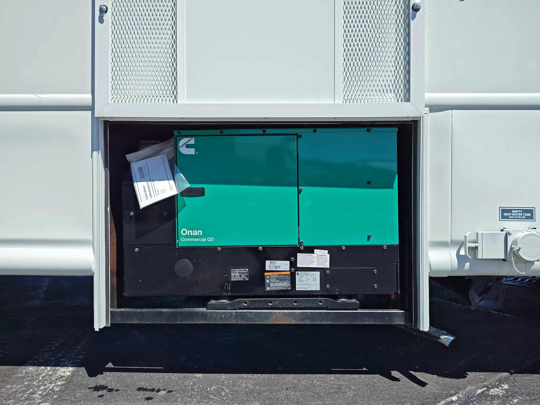 Image Showing the Generator of a Three Room Clinic with Blood Draw Chair ADA Double Entry, Group H