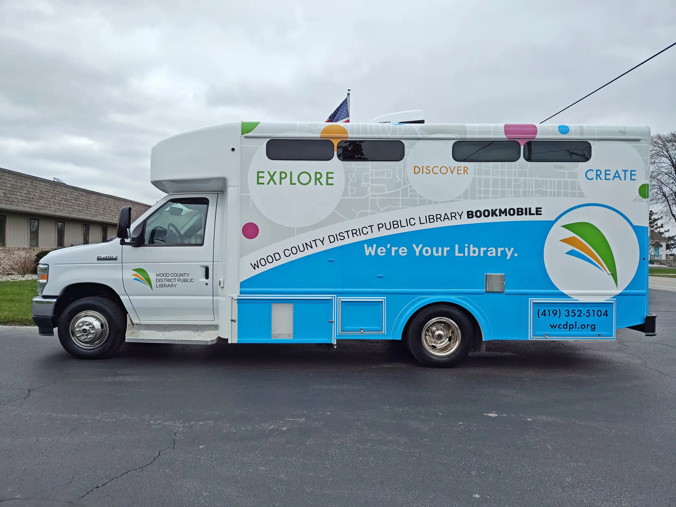 Wood County District Public Library Bookmobile W/ Rear Wheelchair Lift - Image 4