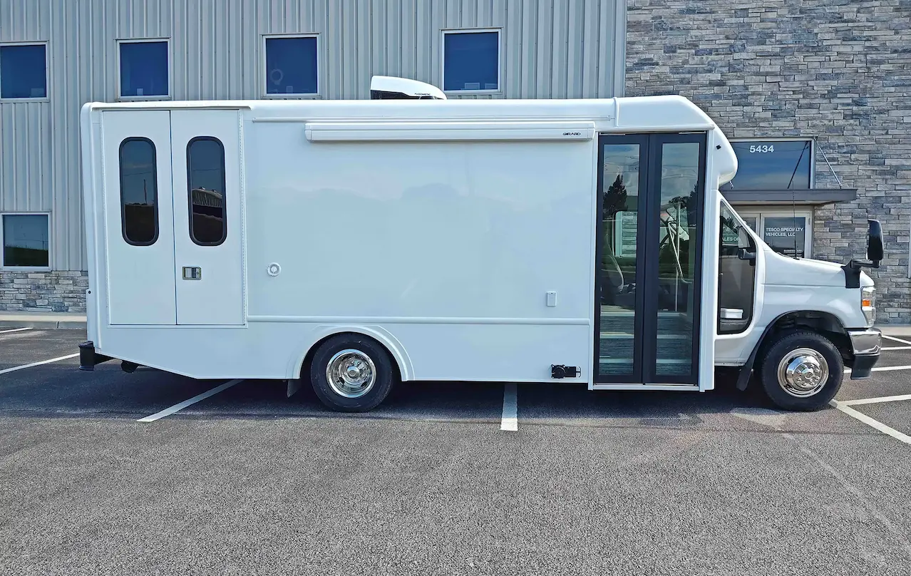 25ft Two Room Mobile Medical Clinic Wheelchair Lift